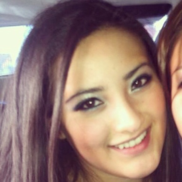 Meet your Posher, Claudia - Picture 1 of 1